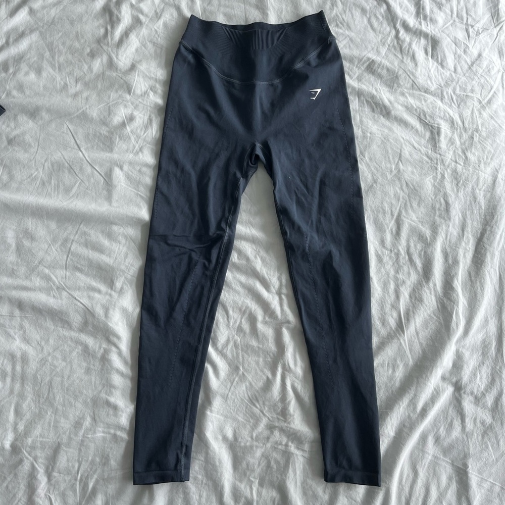 GYMSHARK | Women’s Active Set - Picture 5 of 6